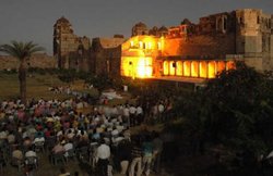 संजय लीला भंसाली पर हमला करने वाली करणी सेना ने अब तोड़े मशहूर चितौड़गढ़ किले के आईने