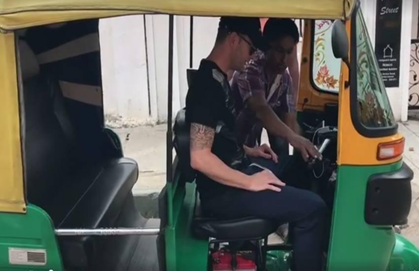 22 सेकंड का एक वीडियो पूर्व अॉस्ट्रेलियाई कप्तान ने अपने फेसबुक पेज पर शेयर किया है।