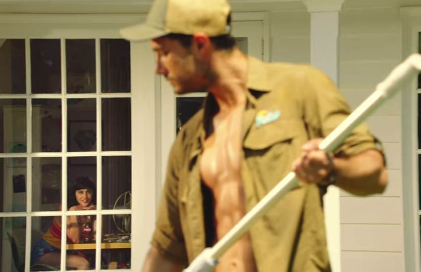 कोका कोला का नया विज्ञापन सोशल मीडिया पर हुआ वायरल। (Photo Source: Youtube/Coca Cola) कोका कोला का नया विज्ञापन सोशल मीडिया पर हुआ वायरल। (Photo Source: Youtube/Coca Cola)