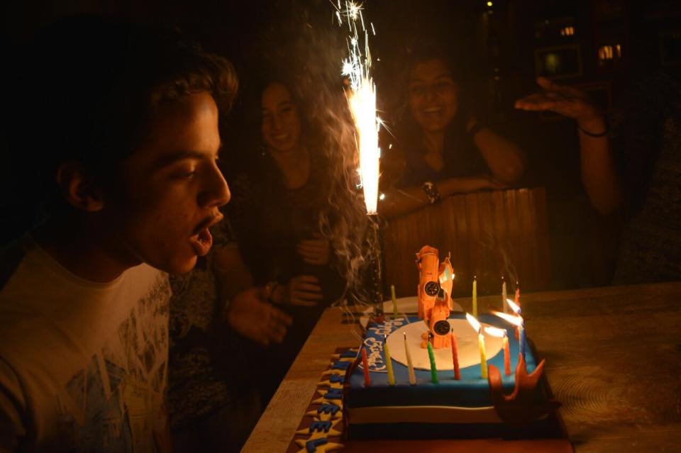 यह दर्शील के साल 2015 के जन्मदिन की तस्वीर है। यह हमें उनके फेसबुक अकाउंट से मिली।