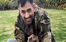 महेंद्र सिंह धोनी सुरक्षित निकाले गए, दिल्ली के फाइव स्टार होटल में आग लगने के बाद फंस गए थे