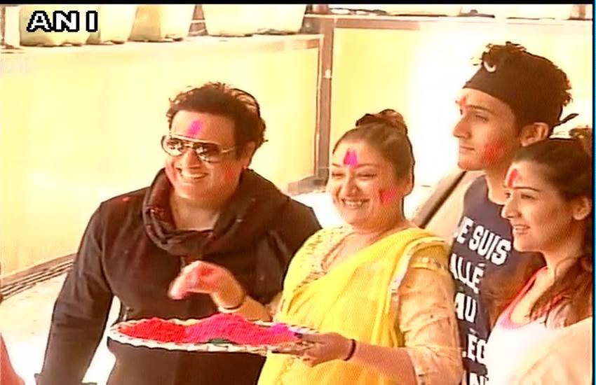 holi, holi celebrations, holi photos, holi pics, holi celebration photos, holi pictures, arvind kejriwal holi, govinda holi, shivraj singh chauhan holi, kailash kher holi, tejpratap yadav holi, mukhtar abbad naqvi holi, holi news