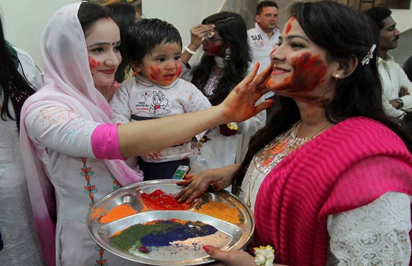 holi, holi celebrations, holi pics, holi photos, holi pictures, holi celebrations india, holi celebrations photos, holi celebrations pics, holi celebrations pictures, holi celebrations news, holi news