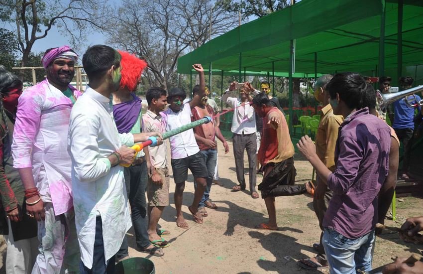 holi, holi celebration, holi 2017, Festival, holi Festival, lalu holi, lalu prashad yadav, बिहार, bihar, biahr health minister, बिहार के स्वास्थ्य मंत्री, होली, बिहार के मुख्यमंत्री, लालू प्रसाद यादव, बिहार के पूर्व मुख्यमंत्री, तेजप्रताप की फोटो, मुलायम सिंह यादव, मुख्‍यमंत्री अखिलेश यादव, मुख्‍यमंत्री अखिलेश यादव ने भी होली