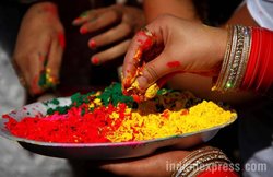 पढ़ें होली से एक दिन क्यों किया जाता है होलिका दहन, क्या है इसकी खासियत