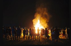 होली 2017: भारत में किस समय किया जाएगा होलिका दहन, जानिए मुंबई और यूपी का शुभ मुहर्त