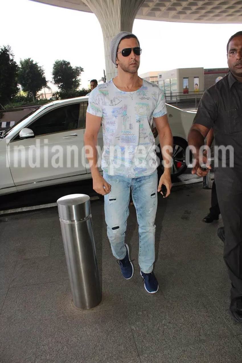 कुछ समय पहले रितिक रोशन भी एयरपोर्ट पर देखे गये थे। (Source: Photo by Varinder Chawla)