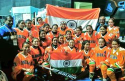 महिला आइस हॉकी टीम ने चंदे के पैसे से की तैयारी और रच दिया इतिहास, दर्ज की पहली इंटरनेशनल जीत