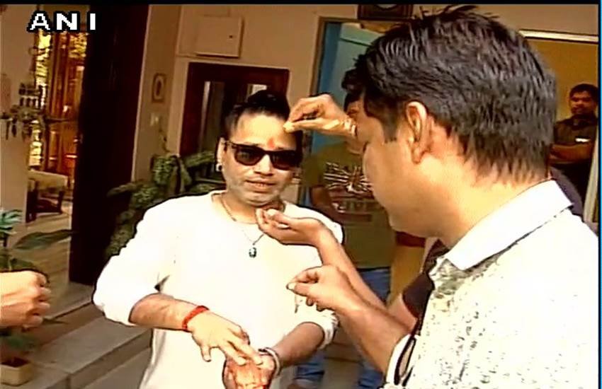 holi, holi celebrations, holi photos, holi pics, holi celebration photos, holi pictures, arvind kejriwal holi, govinda holi, shivraj singh chauhan holi, kailash kher holi, tejpratap yadav holi, mukhtar abbad naqvi holi, holi news