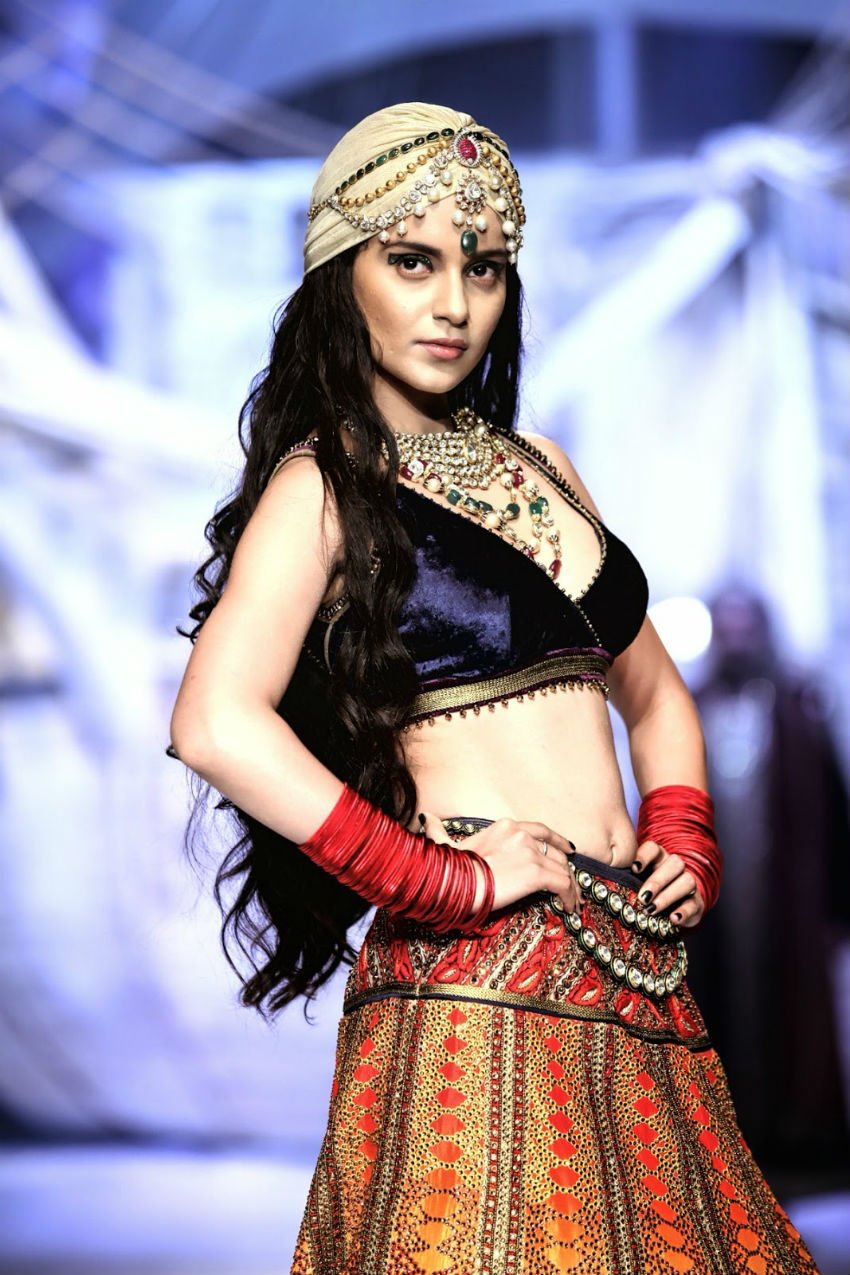 9. किसी एक ढर्रे पे चलने के बजाय आप सक्रिय रहने की कोशिश करें।