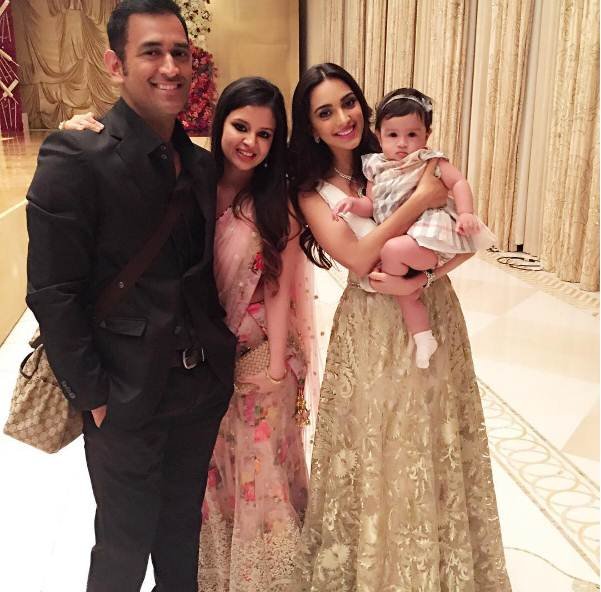 कियारा एमएस धोनी की जिंदगी पर बनी फिल्म में उनकी पत्नी साक्षी के रोल में नजर आई थीं।