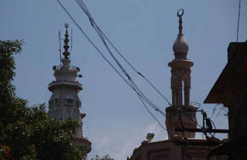 यूपी में मुस्लिमों के लिए धमकी भरे पोस्टर लगाए गए। (Express Photo)