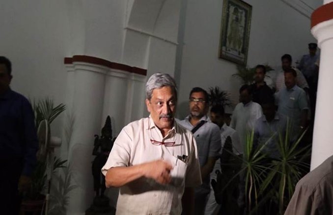 गोवा: राज्यपाल से मिलकर कांग्रेस करेगी सरकार बनाने का दावा, मनोहर पर्रीकर के शपथ ग्रहण पर सुप्रीम कोर्ट में सुनवाई आज
