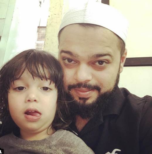 ayesha takia photos jansatta, ayesha takia latest photos, ayesha takia with her Son, ayesha takia Son, ayesha takia With Her Husband, Farhan azmi with mikail, ayesha takia with mikail, mikail Son of Ayesha