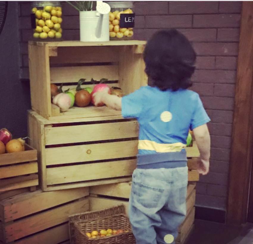 ayesha takia photos jansatta, ayesha takia latest photos, ayesha takia with her Son, ayesha takia Son, ayesha takia With Her Husband, Farhan azmi with mikail, ayesha takia with mikail, mikail Son of Ayesha