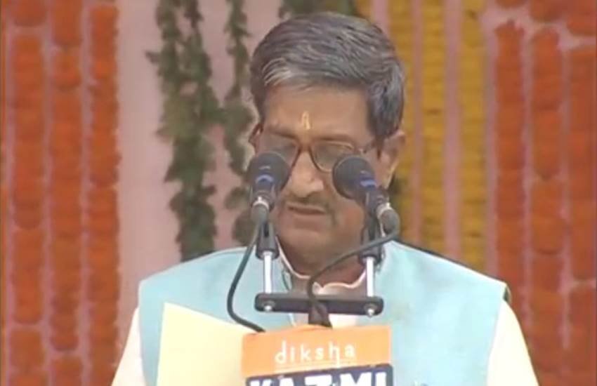 mukut bihari verma, UP minister stone pelted, मुकुट बिहारी वर्मा, मुकुट बिहारी वर्मा पथराव, stone pelted at UP minister, उत्‍तर प्रदेश मंत्री मुकुट बिहारी वर्मा, Stones pelted Mukut Bihari Verma's car, uttar pradesh minister stone pelting, attack on UP minister, attack on mukut bihari verma, UP news, uttar pradesh news, yogi adityanath