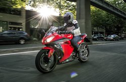 Kawasaki ने भारत में लॉन्च की 9 लाख की बाइक, होंडा सिटी से भी ज्यादा ताकतवर है इसका इंजन