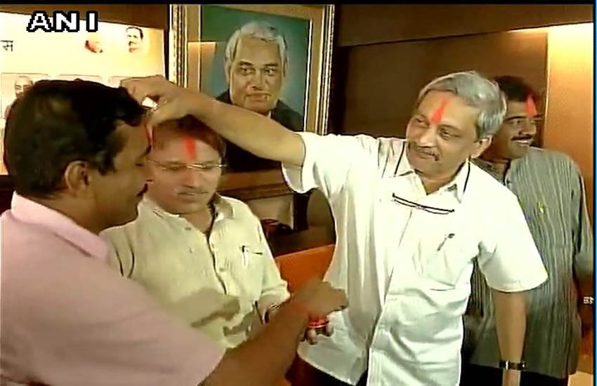 holi, holi celebrations, holi photos, holi pics, holi celebration photos, holi pictures, arvind kejriwal holi, govinda holi, shivraj singh chauhan holi, kailash kher holi, tejpratap yadav holi, mukhtar abbad naqvi holi, holi news