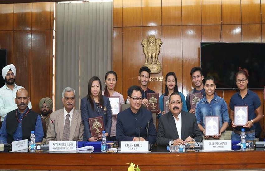 मणिपुर चुनाव: 11 खिलाड़ियों को अवॉर्ड देकर नरेंद्र मोदी सरकार ने तोड़ी आचार संहिता, चुनाव आयोग ने कहा-हमसे क्यों नहीं पूछा