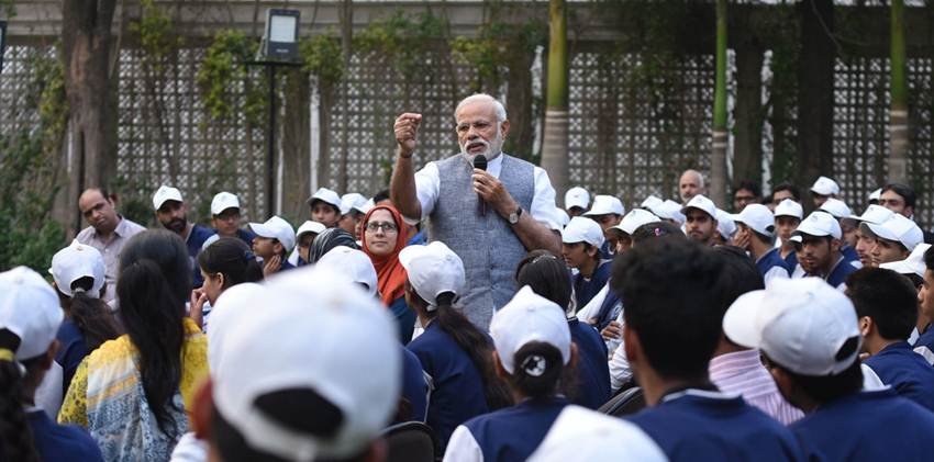 PM Modi, children from J& K Camp, watan ko jano Camp, Narendra Modi, Pm Modi interaction With J & K Youth, Nationa News, Pm Modi Latest Photos, Narendra Modi Watan Ko jano Campaign