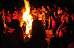 होली के मौके पर इस तरह से घर में करें पूजा अर्चना