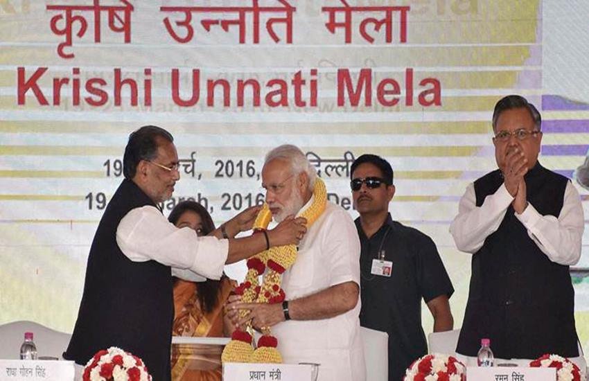 केन्द्रीय कृषि एवं किसान कल्याण मंत्री राधा मोहन सिंह (photo source - India express)  केन्द्रीय कृषि एवं किसान कल्याण मंत्री राधा मोहन सिंह (photo source - India express)