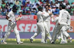 धर्मशाला टेस्ट में पैट कमिंस के उकसावे में आए केएल राहुल, मुरली विजय को हेजलवुड ने दिखाई आंखें