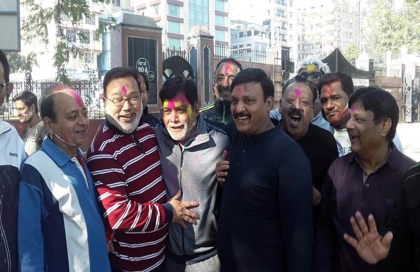 holi, holi celebrations, holi photos, holi pics, holi celebration photos, holi pictures, arvind kejriwal holi, govinda holi, shivraj singh chauhan holi, kailash kher holi, tejpratap yadav holi, mukhtar abbad naqvi holi, holi news