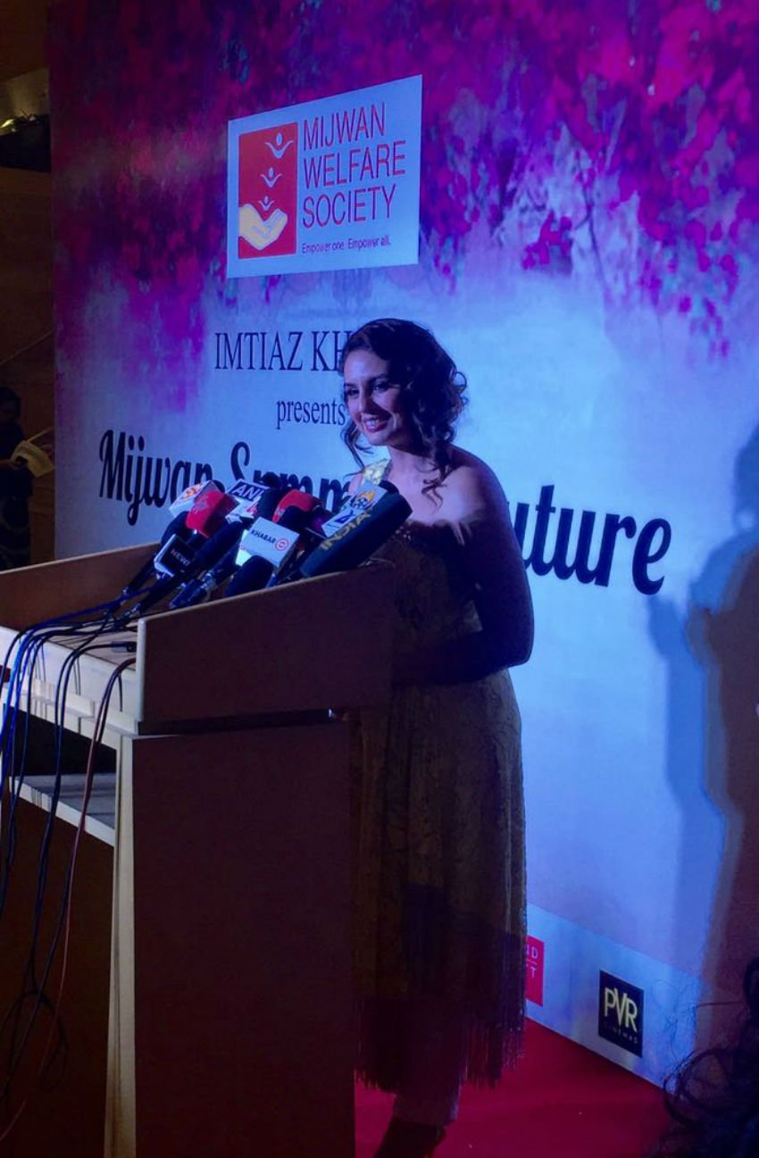 shahrukh, shahrukh khan, anushka, anushka sharma, kajol, jaya bachchan, sushmita sen, manish malhotra, shabana azmi, shree devi, shri devi, javed akhtar, ramp walk