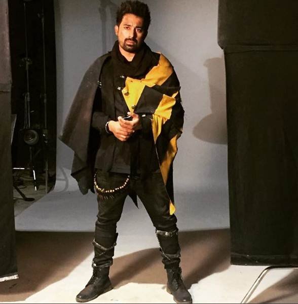 रनविजय की पिछली 6 पीढियां सेना में काम करती आई हैं। वह भी सेना में भर्ती होने की प्लानिंग करते थे। लेकिन किस्तम ने उनके लिए कुछ और ही सोच रखा था।