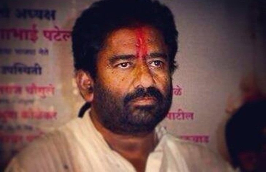 एयर इंडिया के कर्मचारी के साथ मारपीट करने वाले शिवसेना सांसद रवींद्र गायकवाड़।