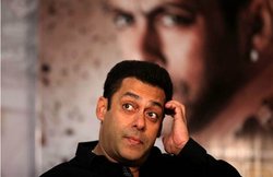 सलमान खान की ट्यूबलाइट के टीजर से ज्‍यादा ह‍िट है फलवालों के फर्जीवाड़े का यह वीड‍ियो