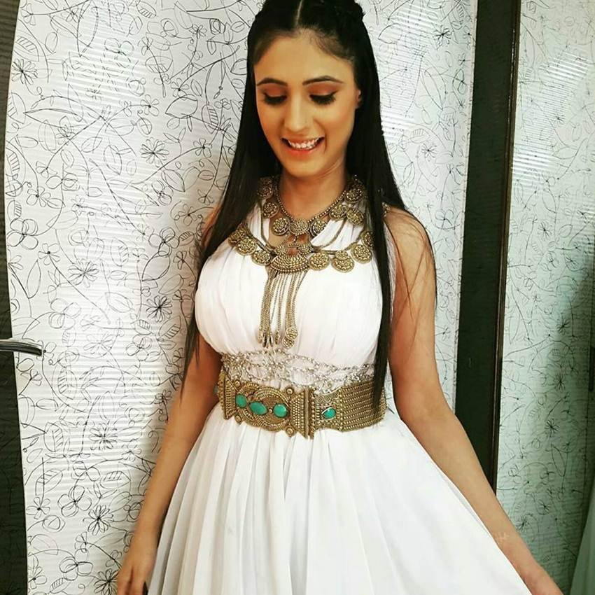 Durdhara, TV Actress Saanvi talwar, Saanvi Talwar Glamorous Look