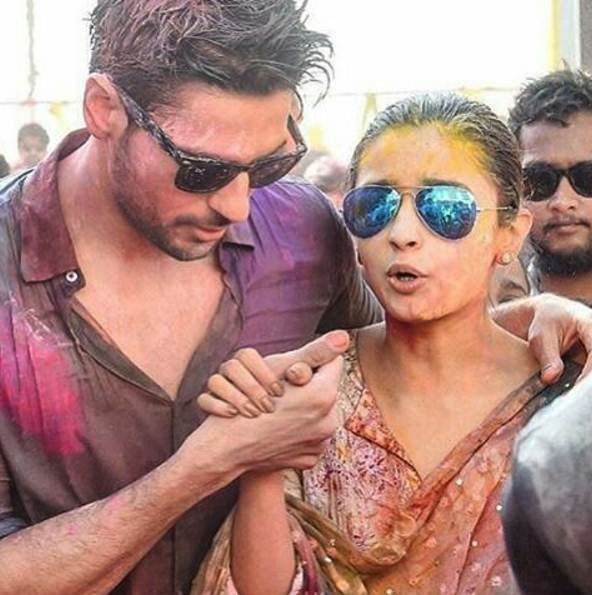 सिद्धार्थ मल्होत्रा के साथ आलिया भट्ट।