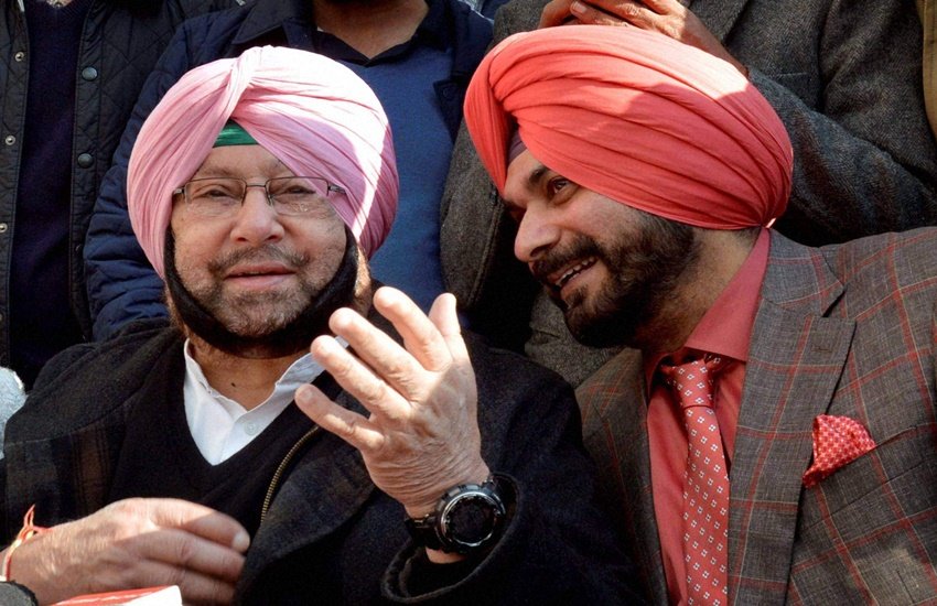 नवजोत सिंह सिद्धू के साथ पंजाब के मुख्यमंत्री कैप्टन अमरिंदर सिंह (source Image: PTI)
