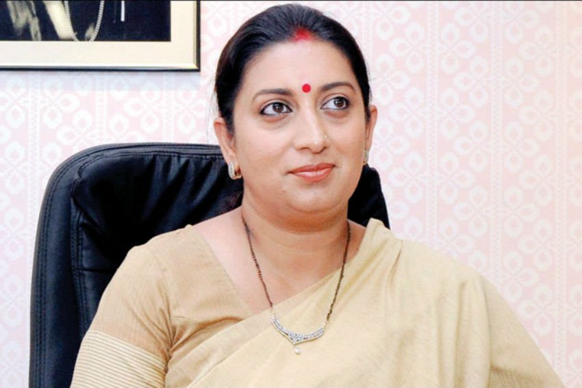 स्मृति ईरानी टीवी सीरियल 'क्यूंकी सास भी कभी बहू थी' से लोकप्रिय हुई थी, जहां उन्होंने तुलसी का किरदार निभाया था। ईरानी 2003 में भाजपा में शामिल हुईं और अब वह संसद सदस्य हैं, जिसे गुजरात राज्य से राज्यसभा में नामित किया गया है। वर्तमान में वह भारत सरकार में कपड़ा मंत्री हैं।