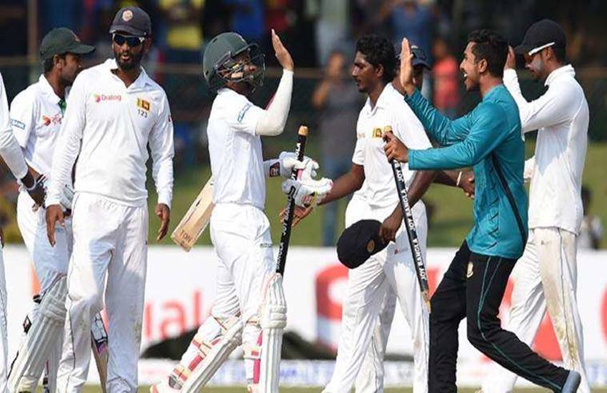 श्रीलंका को हराने के बाद खुशी मनाते बांग्लादेशी बल्लेबाज।