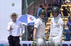 IND vs AUS बेंगलुरु टेस्ट: हैंड्सकोंब ने मानी ग़लती, स्मिथ को डीआरएस के लिए टीम ड्रेसिंग रूम से मदद लेने को कहा था