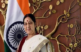 Sushma swaraj, Rahul Gandhi, RSS, Sushma swaraj Gujarat, Narendra Modi, Amit shah, Mahila townhall, gujarat election 2017, gujarat vidhan sabha election 2017, गुजरात विधानसभा चुनाव 2017, hindi news, latest hindi news, jansatta