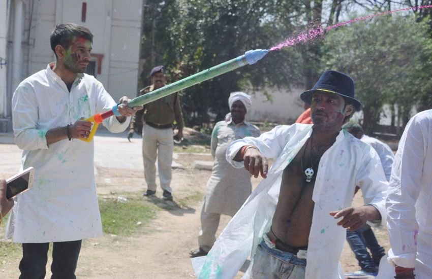 holi, holi celebration, holi 2017, Festival, holi Festival, lalu holi, lalu prashad yadav, बिहार, bihar, biahr health minister, बिहार के स्वास्थ्य मंत्री, होली, बिहार के मुख्यमंत्री, लालू प्रसाद यादव, बिहार के पूर्व मुख्यमंत्री, तेजप्रताप की फोटो, मुलायम सिंह यादव, मुख्‍यमंत्री अखिलेश यादव, मुख्‍यमंत्री अखिलेश यादव ने भी होली