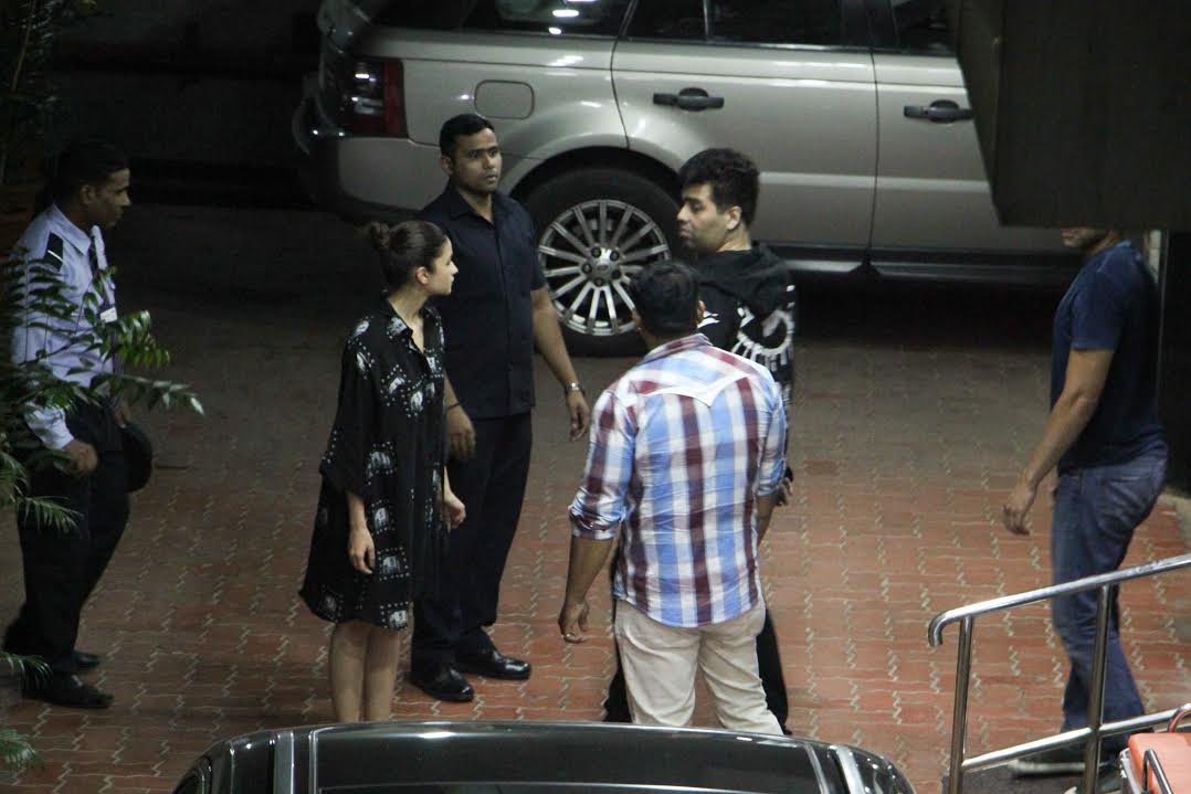 बॉलीवुड एक्ट्रेस आलिया भट्ट फिल्म मेकर करण जौहर के बेहद करीब हैं। वह उन लकी लोगों में हैं जिन्हें हाल ही में करण के बच्चों यश और रूही से मिलने का मौका मिला।