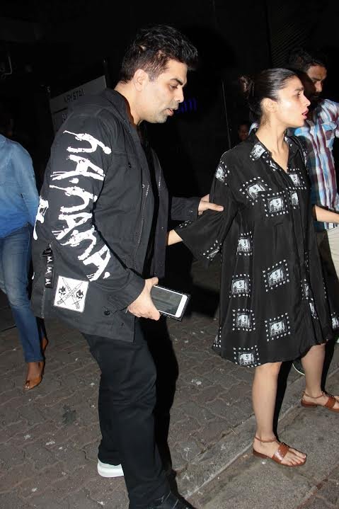 करण सरोगेसी के जरिए दो बच्चों के पिता बने हैं। बच्चे प्रीमैच्योर पैदा हुए थे। इसलिए फिलहाल वह NICU में हैं। करण लगातार अस्पताल के चक्कर लगाते रहते हैं।