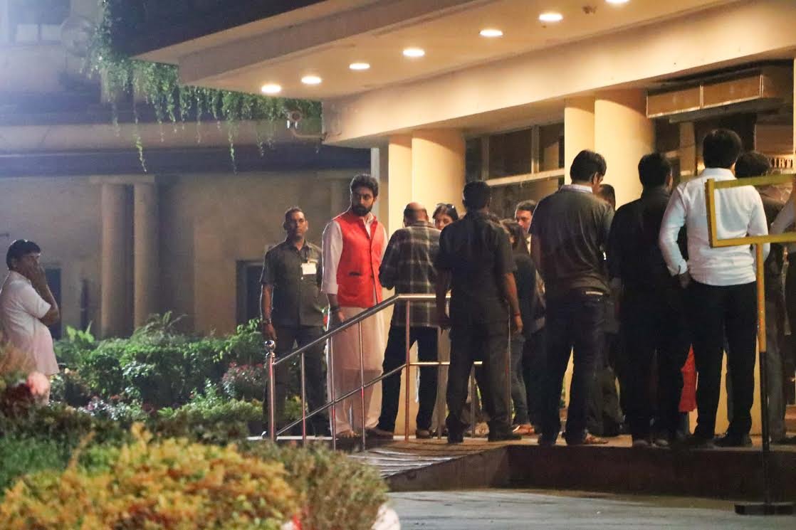 कृष्ण राज पछले कुछ समय से बीमार चल रहे थे। इस समय ऐश्वर्या ही उनक खयाल रख रही हैं।