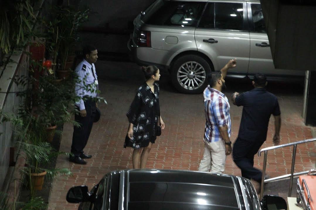 आलिया हाल ही में फिल्म बद्रीनाथ की दुल्हनिया में नजर आई थीं। फिलहाल वह अपनी फिल्म की सक्सेस इंजॉय कर रही हैं।