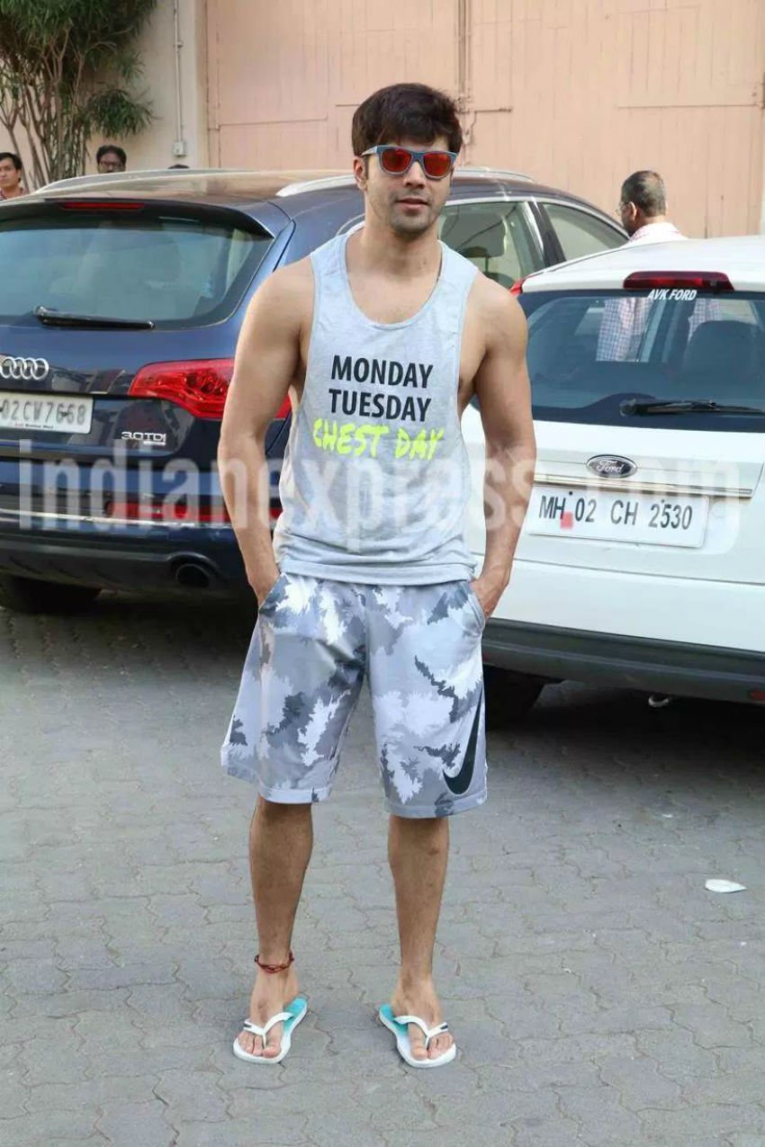 वरुण धवन की मेहबूब स्टूडियो के बाहर क्लिक की गयी फोटो। वरुण धवन की मेहबूब स्टूडियो के बाहर क्लिक की गयी फोटो। (Source: Photo by Varinder Chawla)