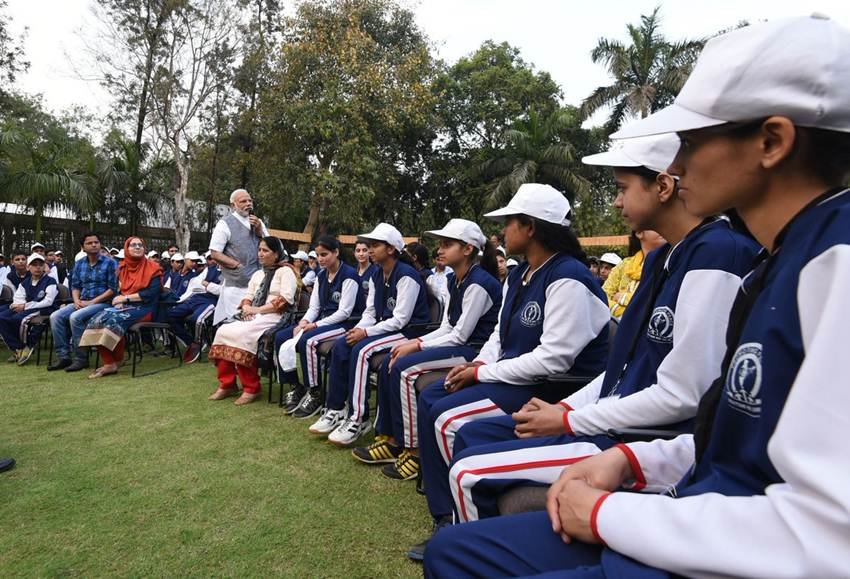 PM Modi, children from J& K Camp, watan ko jano Camp, Narendra Modi, Pm Modi interaction With J & K Youth, Nationa News, Pm Modi Latest Photos, Narendra Modi Watan Ko jano Campaign