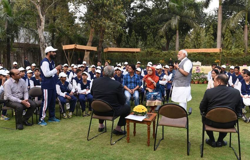 PM Modi, children from J& K Camp, watan ko jano Camp, Narendra Modi, Pm Modi interaction With J & K Youth, Nationa News, Pm Modi Latest Photos, Narendra Modi Watan Ko jano Campaign