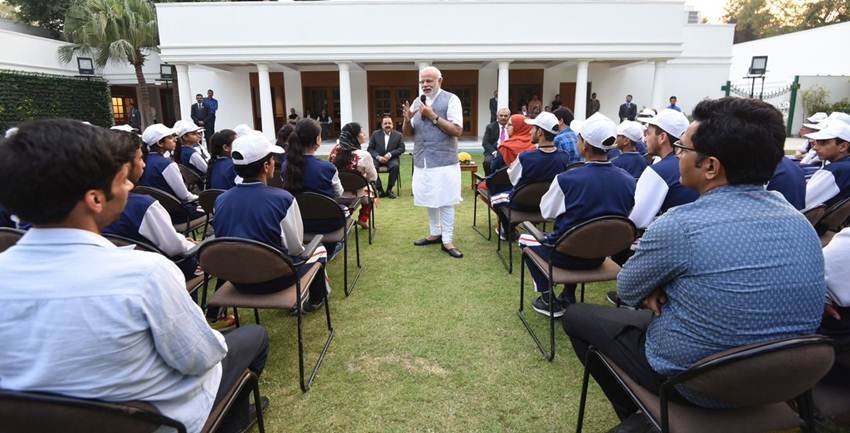 PM Modi, children from J& K Camp, watan ko jano Camp, Narendra Modi, Pm Modi interaction With J & K Youth, Nationa News, Pm Modi Latest Photos, Narendra Modi Watan Ko jano Campaign