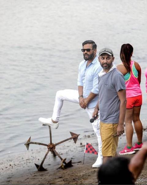 बॉलीवुड के ये स्टार इन तस्वीरों में काफी फिट नजर आ रहे हैं।