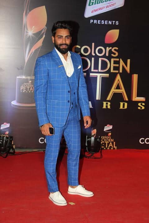 बिग बॉस विनर मनवीर गुज्जर यहां किसी हीरो से कम नहीं लग रहे थे।